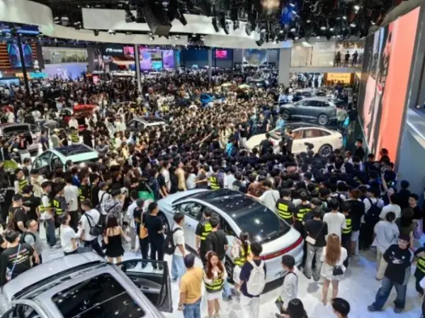 The 23rd Guangzhou International Auto Show opened today. All the participating brands under Fengxing Group offer the same discounts at the auto show and in their showrooms. 
